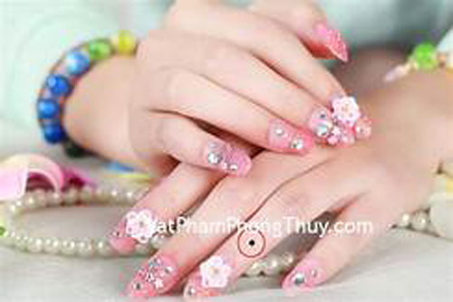 Ngón tay có nốt ruồi một trong 3 vị trí này biết ngay vận mệnh sang- hèn cả đời người