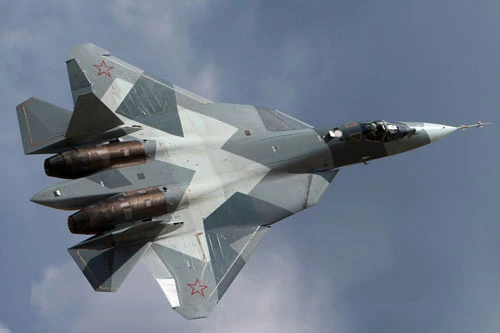 Đúng vào cuối tháng 1/2010, chuyến bay đầu tiên của tiêm kích thế hệ năm Su-57 đã được thực hiện với rất nhiều hứa hẹn trong tương lai. Nguồn ảnh: Pinterest.