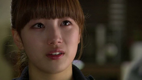 Về nhà lúc nửa buổi, tôi chết lặng với bí mật "động trời" của anh chồng