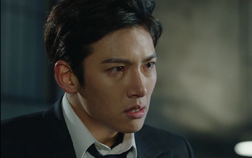 Thương vợ bầu sắp đẻ, chồng tranh thủ nghỉ trưa về rửa bát thì choáng váng phát hiện sự thật "động trời"