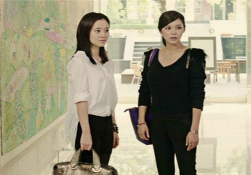 Phát hiện bí mật "sốc" trong túi áo chồng