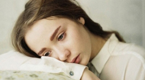 "Tá hỏa" phát hiện mẹ chồng cặp bồ với trai trẻ