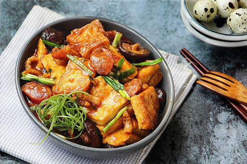 Cách làm đậu phụ om nấm hấp dẫn bữa cơm tối