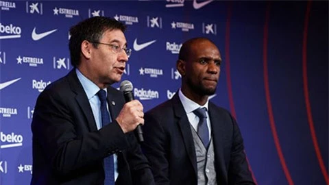 Chủ tịch Bartomeu và giám đốc kỹ thuật Eric Abidal