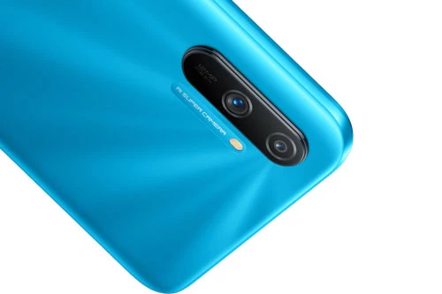 Realme C3 sở hữu 2 camera sau. Trong đó, cảm biến chính 12 MP, khẩu độ f/1.8 cho khả năng lấy nét theo pha, cảm biến phụ 2 MP, f/2.4 giúp chụp ảnh xoá phông. Bộ đôi này được trang bị đèn flash LED, quay video Full HD. 