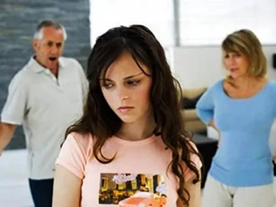 Bố mẹ "sốc ngất" vì con gái "ế" nằng nặc đòi lấy bằng được anh xe ôm đầu ngõ và cái kết bất ngờ