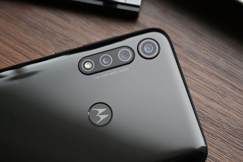 Smartphone chống nước, 3 camera sau, pin 5.000 mAh, giá 5,79 triệu