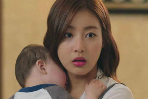 Ly hôn rồi vẫn không thoát 'phái đoàn nhà chồng'