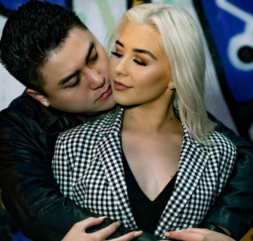 Vũ Duy Khánh bất ngờ chia sẻ ảnh tình cảm với cô gái lạ?