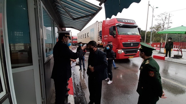 Khẩn trương đưa ra quy trình quản lý người và phương tiện cho hàng XK sang Trung Quốc 