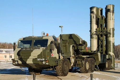 Hệ thống tên lửa phòng không tầm xa S-400 Triumf của Nga, Ảnh: RIA Novosti.