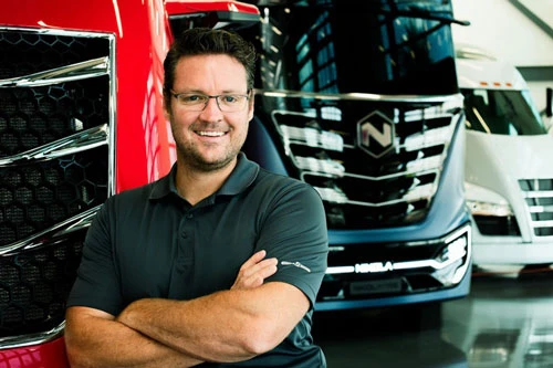Tỷ phú Trevor Milton là nhà đồng sáng lập của Công ty Nikola Motor, chuyên phát triển các xe tải chạy bằng hydro với chi phí nhiên liệu sẽ rẻ hơn từ 20% đến 30% so với dầu diesel. Startup này đem về cho Milton khối tài sản trị giá 1,3 tỷ USD. Ảnh: Forbes.