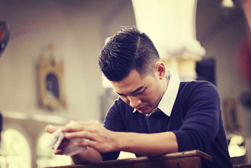 Công khai yêu bồ, nhưng khi vợ bỏ về nhà mẹ đẻ lại đến năn nỉ xin quay lại