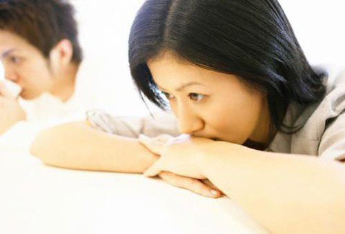 Mẹ "chết lặng" nghe lời khẩn cầu của con gái sau sự thật mấy chục năm chôn giấu