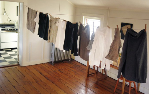 Mẹo hay giúp quần áo nhanh khô, không bị hôi trong ngày trời nồm ẩm