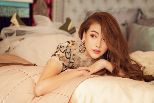 Bộ ảnh kỉ niệm 1 năm đăng quang của Hoa hậu Phương Khánh