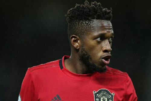 Fred cáo buộc cầu thủ M.U thiếu gắn kết và tự tin thái quá