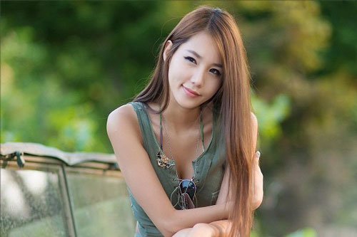 Mẹ bạn trai hùng hổ tới chửi mắng, mẹ tôi cười khẩy nói 2 câu khiến bà giục cưới vội