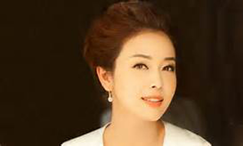 Chưa đầy 1 tháng sinh con, Jennifer Phạm quay trở lại với thân hình thon gọn bất ngờ