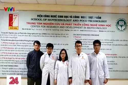 Nhóm nghiên cứu của TS. Lê Quang Hòa thuộc Viện Công nghệ Sinh học và Công nghệ Thực phẩm, Trường Đại học Bách khoa Hà Nội. Ảnh: VTV