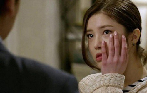 Bị tát "cháy má" khi gặp người yêu "đi gái", cô nàng ngoan hiền lập tức "biến hình" và trả đũa ngay tại trận