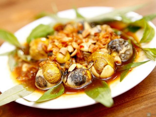 Trứng cút xào với thứ này ngon đậm đà ai cũng khen tấm tắc