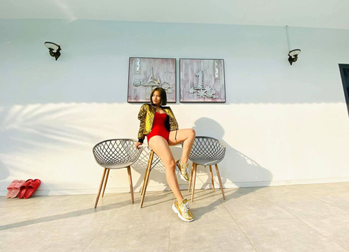 Ngọc Lan "nổi loạn" khi khoe loạt ảnh quyễn rũ hậu ly hôn Thanh Bình