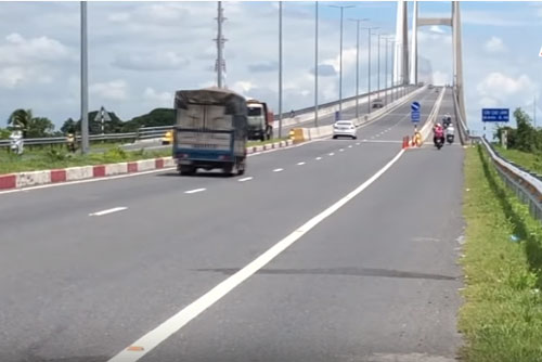 CLIP: Cách nhận biết ý nghĩa vạch kẻ đường để đi đúng luật giao thông