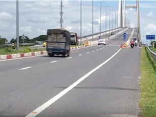 CLIP: Cách nhận biết ý nghĩa vạch kẻ đường để đi đúng luật giao thông