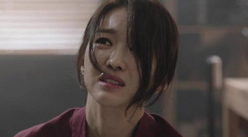 Nhìn cuốn sổ tiết kiệm trong cặp chồng, tôi 'chết điếng' khi biết vì sao 10 năm nay anh thường xuyên đi công tác