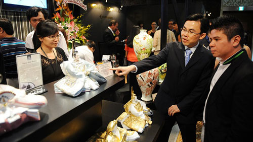 Cuộc cách mạng gốm sứ ở Minh Long