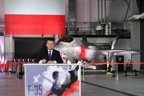 Theo những thông tin mới nhất được truyền thông quốc tế đăng tải, Ba Lan đã chính thức ký hợp đồng trị giá 4,6 tỷ USD với Lockheed Martin để mua 32 máy bay tiêm kích F-35A. Nguồn ảnh: BMPD.
