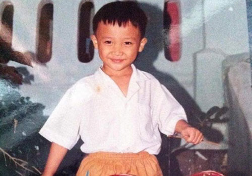 Ảnh "độc" của Trấn Thành khi bé khiến cư dân mạng "phát sốt"