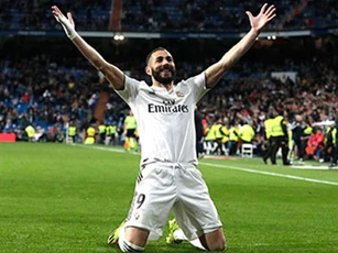 Benzema vượt Ronaldo thành Vua kiến tạo trong lịch sử Real