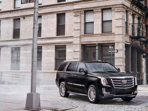 CEO của Snap sinh sống trong một gia đình giàu có và được cha mẹ tặng cho một chiếc xe Cadillac sang trọng khi anh chỉ mới 16 tuổi. Cũng trong khoảng thời gian này, Spiegel làm thực tập sinh cho Red Bull. Ảnh: Cadillac.