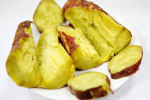 Luộc khoai lang cứ cho thêm "thứ này" vào, đảm bảo 100% bở tung, thơm ngon phưng phức