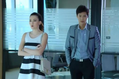 Chồng hí hoáy mở két sét lấy tiền cho gái, vợ cười khẩy nói một câu khiến cuộc đời anh thê thảm