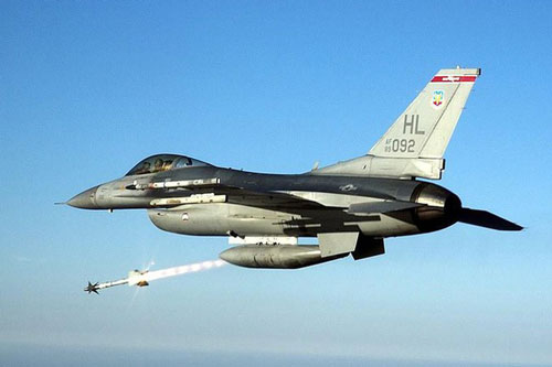 Mỹ ngưng cấp tên lửa sát thủ từng phá nát Su-24 Nga cho F-16 của Iraq