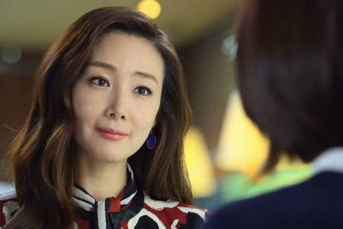 Bị chị chồng giàu khinh ra mặt, lúc vỡ nợ lại đến vay tiền, em dâu nói một câu khiến chị tái mặt