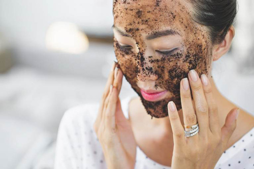 'Bật mí' cách tẩy tế bào chết bằng cafe nhanh, gọn, hiệu quả bất ngờ