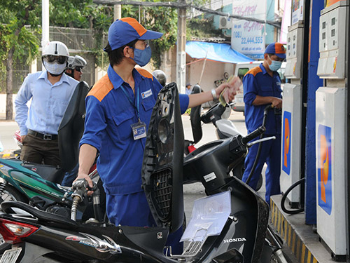 Cách phát hiện chiêu trò "móc túi" khi đổ xăng