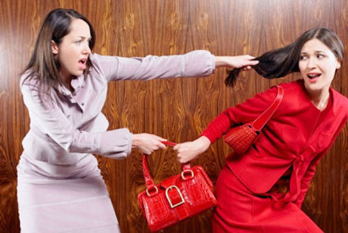 Người thứ ba... khó nhằn