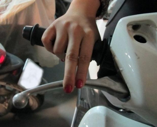 Vì phạm lỗi này nên bạn đi xe rất nhanh hết xăng nhưng nhiều người mắc