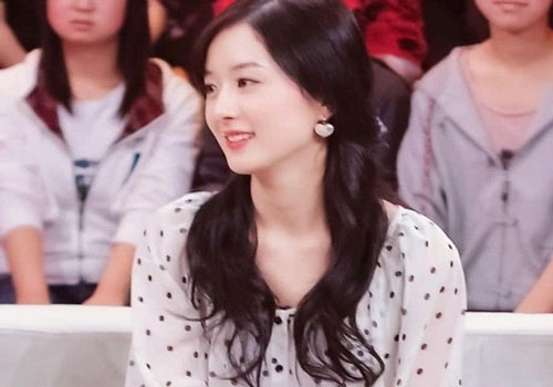 Bất ngờ trước hình ảnh năm 22 tuổi của Triệu Lệ Dĩnh, nhan sắc và thần thái quá khác biệt so với bây giờ?