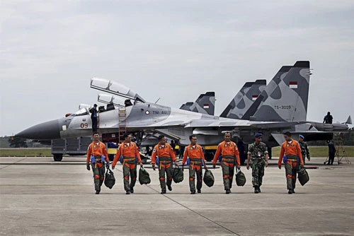 Trong số các quốc gia Đông Nam Á, Indonesia là khách hàng quân sự lớn của Nga. Họ đã mua sắm rất nhiều chiến đấu cơ thuộc họ Sukhoi bao gồm Su-27SKM, Su-30MK và Su-30MK2.