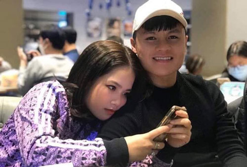 "Bạn gái tin đồn" của Quang Hải bị soi "ảnh được tag khác xa ảnh tự đăng"