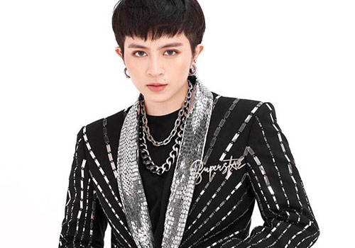 'Khui' lại ảnh nữ tính của 'người tình tin đồn' Hoàng Thùy Linh