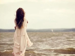 Tôi yêu người này để quên đi người khác