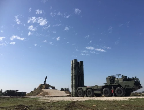 Hệ thống tên lửa phòng không tầm xa S-400 Triumf của Nga. Ảnh: RIA Novosti.