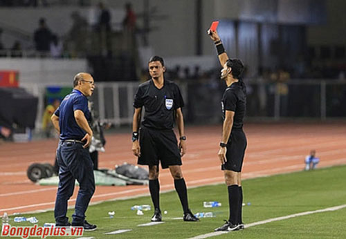 Vi&#x1EC7;t Nam b&#x1ECB; &#x1EA3;nh h&#x1B0;&#x1EDF;ng th&#x1EBF; n&#xE0;o &#x1EDF; v&#xF2;ng lo&#x1EA1;i World Cup khi th&#x1EA7;y Park b&#x1ECB; &#x27;treo gi&#xF2;&#x27; 4 tr&#x1EAD;n?